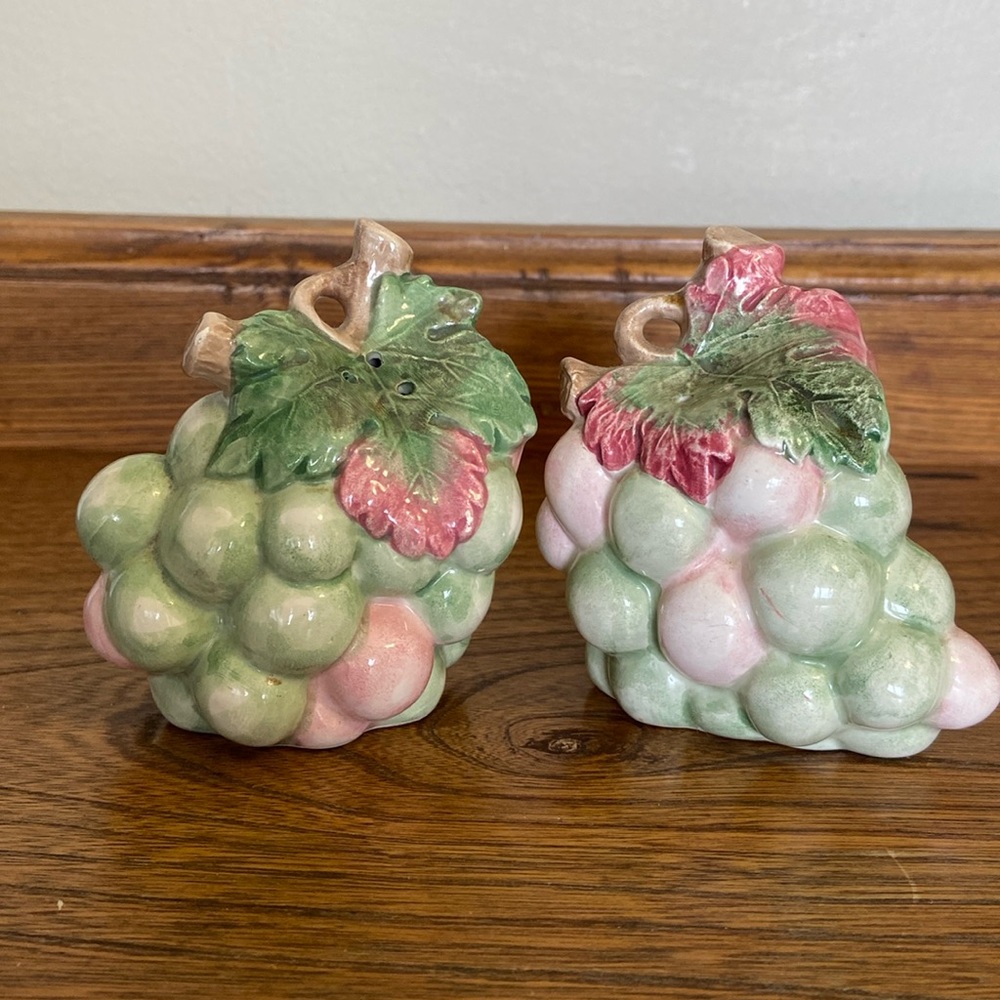 Fitz and Floyd Grape Salt & Pepper